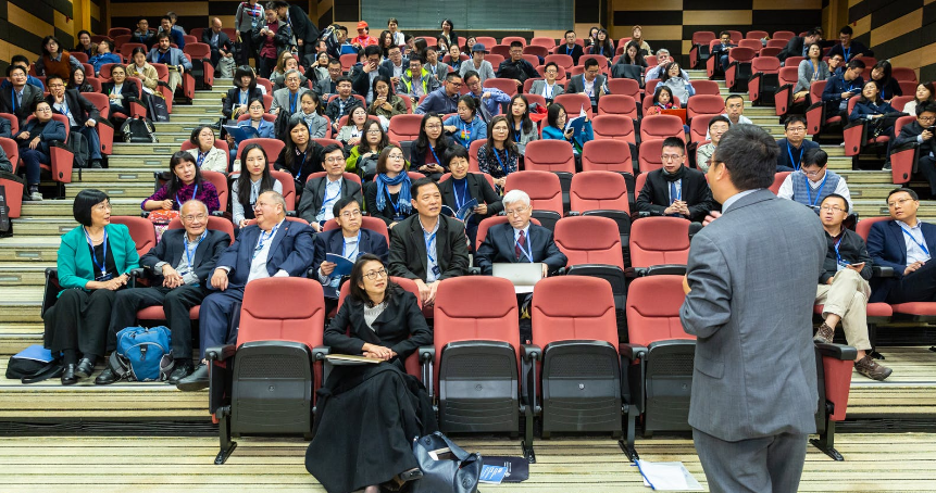 重庆主持人培训学费(好口才需要学会赞美)