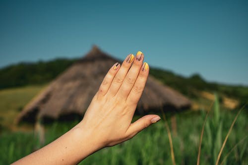 合肥影视化妆培训课程(短指甲怎样做出漂亮美甲)