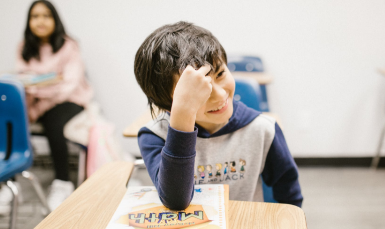 合肥小学四年级语文写作辅导学校(阅读时如何选书)