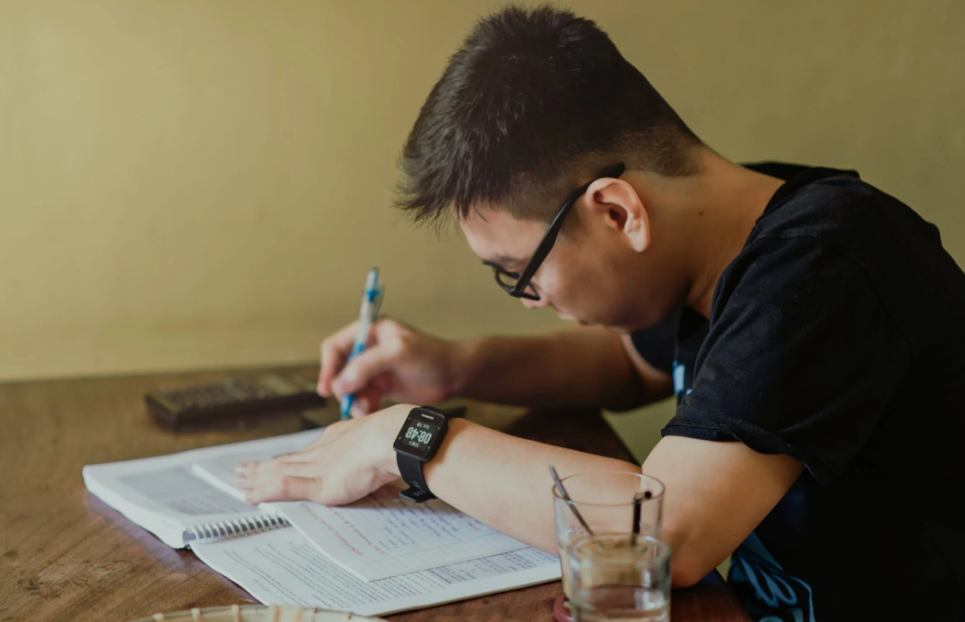 深圳南山区排名*十高考复读培训学校排行榜(复读生和应届生有啥不同)