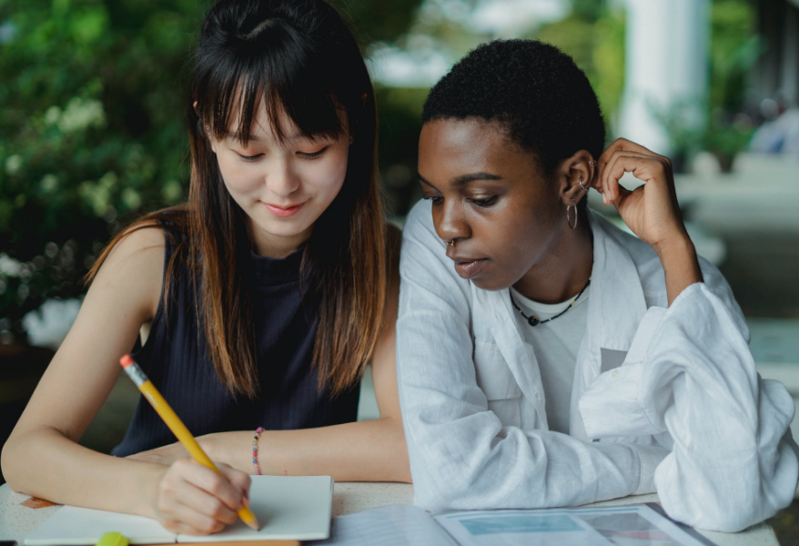 郑州留学英国出国留学中介(出国留学用处有哪些)