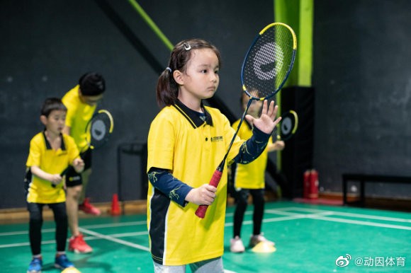 长春羽毛球连贯性训练(儿童羽毛球几岁开始学)