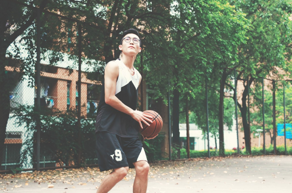 杭州上城清波街道青少年篮球训练学校哪个比较好(为什么要让学篮球)