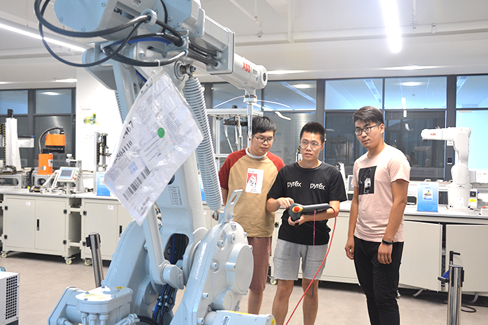潮州人气*十焊接机器人培训机构(工业机器人就业*景)