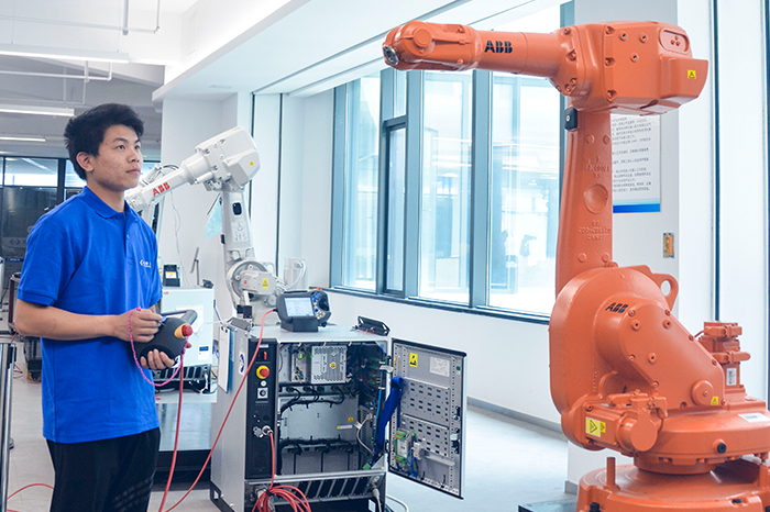 阳江排名*十工业机器人培训班排行榜(工业机器人进阶班)