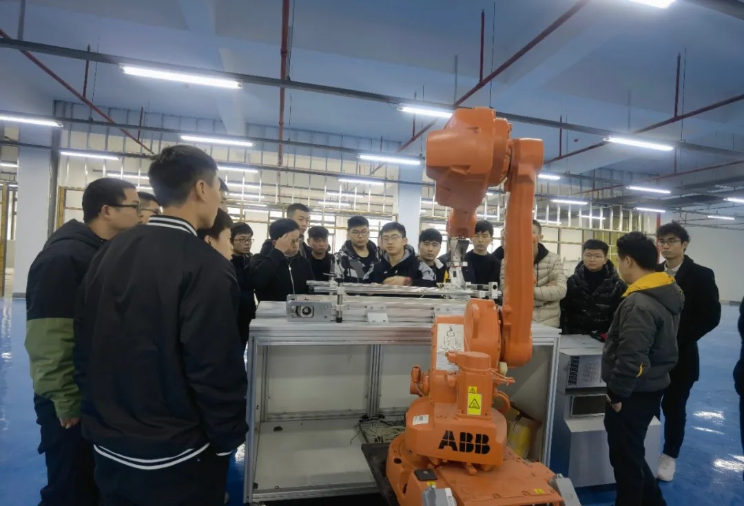 汕头十大焊接机器人培训班排名(工业机器人课程内容)