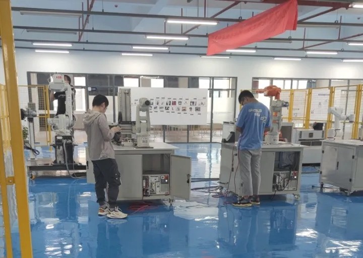 佛山禅城区工业机器人培训排行榜(工业机器人和plc的关系)