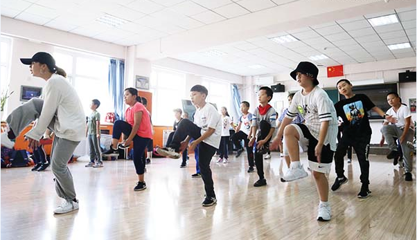 北京玉泉营附近有没有少儿街舞培训机构(爵士舞的胸部运动)