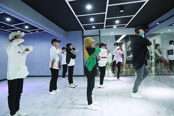 北京望京哪里有学街舞考级的培训班(成人学习街舞的好处)