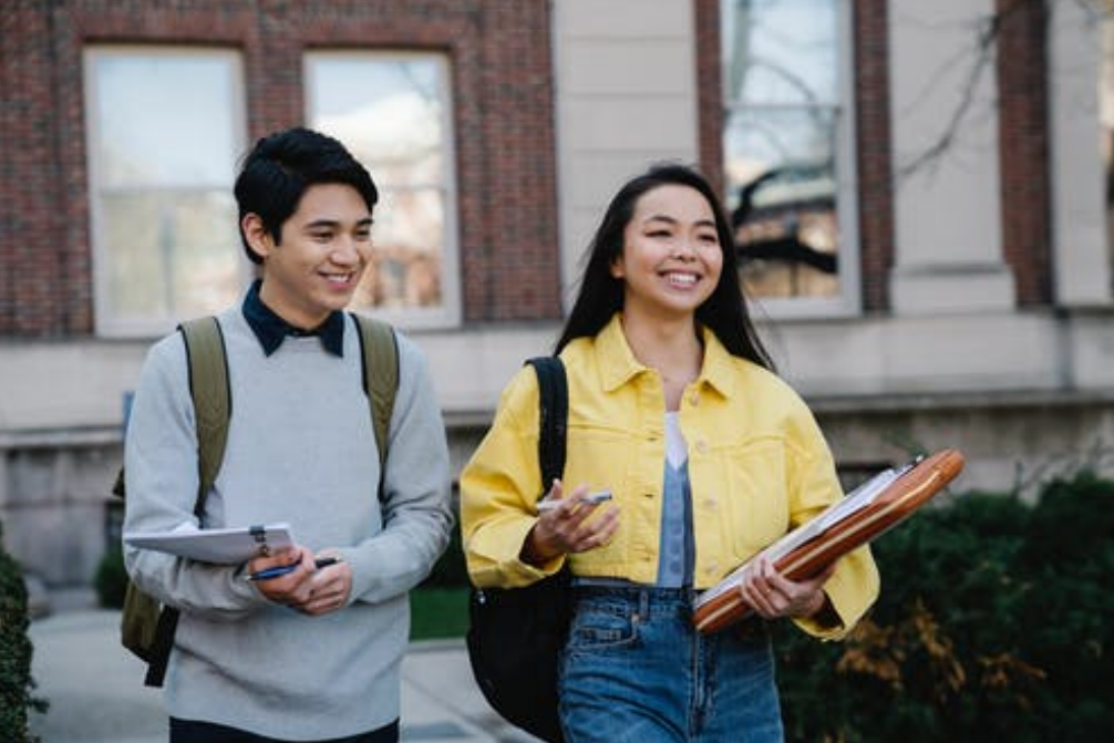 抚顺加拿大留学中介(加拿大留学好不好)