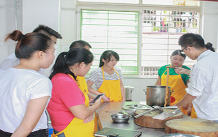 【云南地区热荐】昆明学煎饼果子培训哪家机构好(学什么小吃能赚钱)