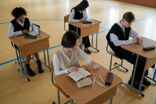 郑州比较专业的高考复读学校哪个比较好〔10大精选高考复读学校〕(复读生的道路堪忧)