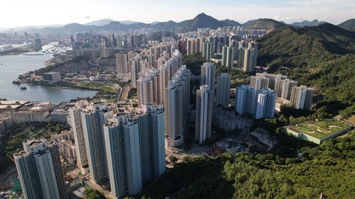 成都香港城市影视制作留学培训班排名(香港留学中介机构收费标准)