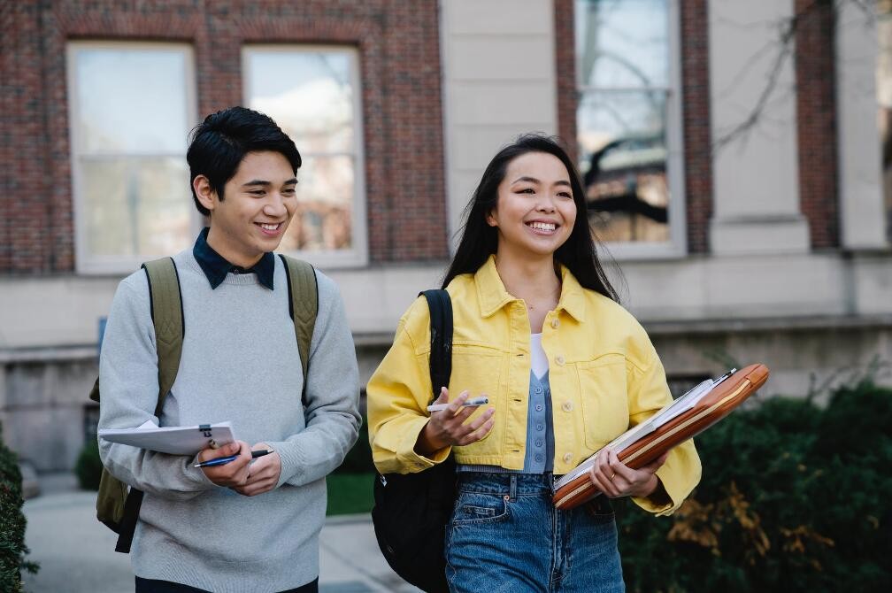 天津正规的英国留学中介_十大中介机构排名(去英国留学如何办理)