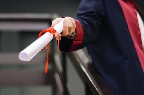 成都香港圣马丁设计服装设计留学培训班推荐(香港留学机构的其它费用)