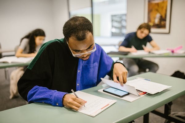 盘点深圳去加拿大留学签证_加拿大留学签证机构大全(留学对找工作有什么帮助)