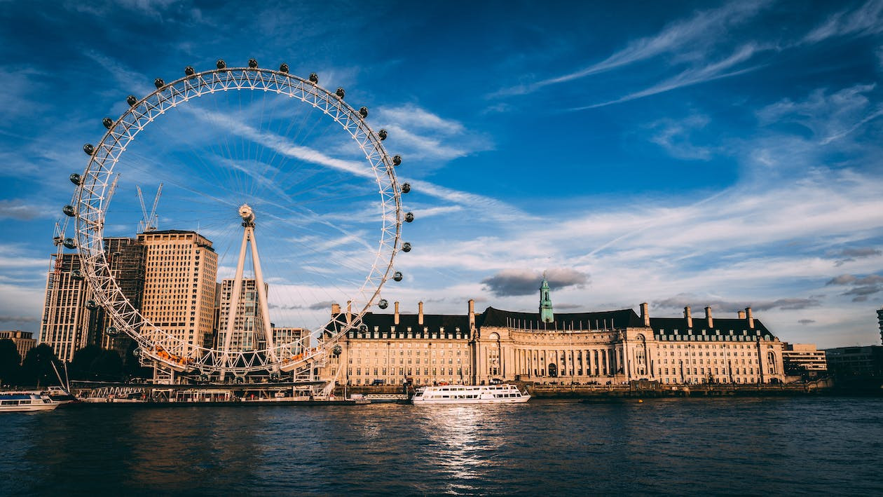 【西安英国留学中介】西安精选有名的英国留学中介机构名单榜首盘点(申请英国留学的时间规划)